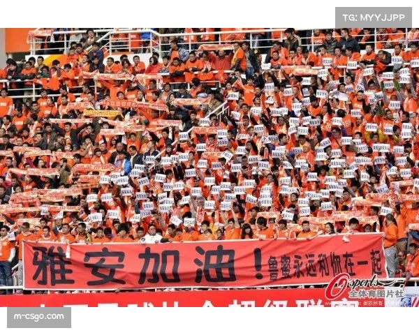 成都赛场为香港火灾罹难者默哀 体育凝聚人文关怀